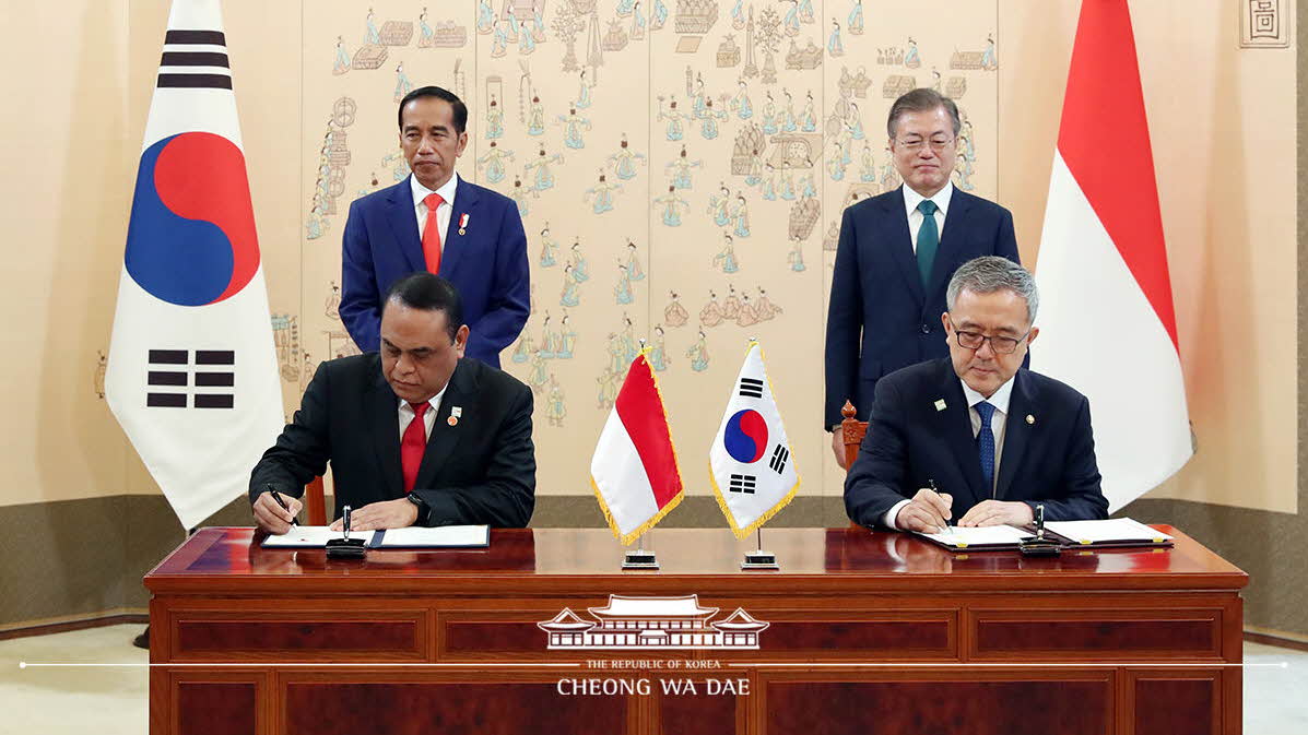 Looking on with President Joko Widodo of Indonesia at an MOUs signing ceremony