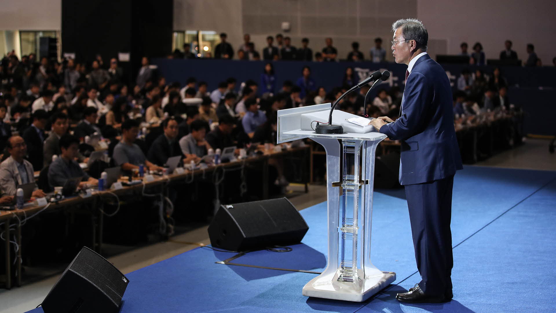 President Moon visits the Main Press Center for the 2018 Inter-Korean Summit Pyeongyang