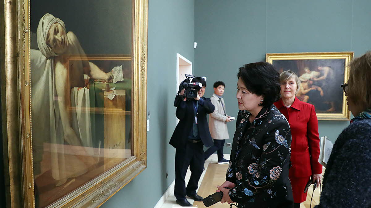 First Lady Kim Jung-sook attending a ceremony to launch a Korean-language audio guide service at the Royal Museums of Fine Arts of Belgium