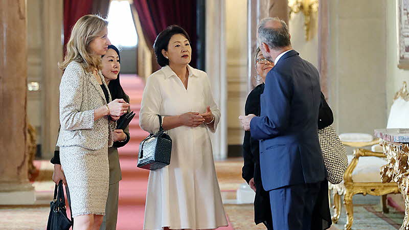 First Lady Kim Jung-sook meeting with Laura Mattarella, the daughter of Italian President Sergio Mattarella