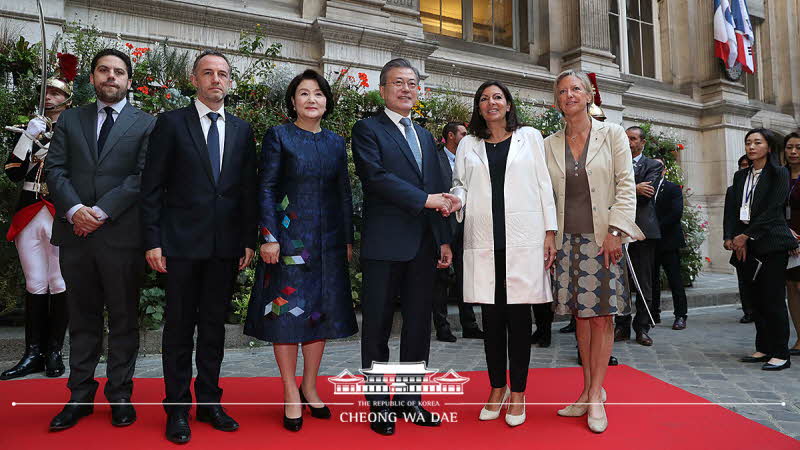 Attending a welcoming reception at the City Hall of Paris