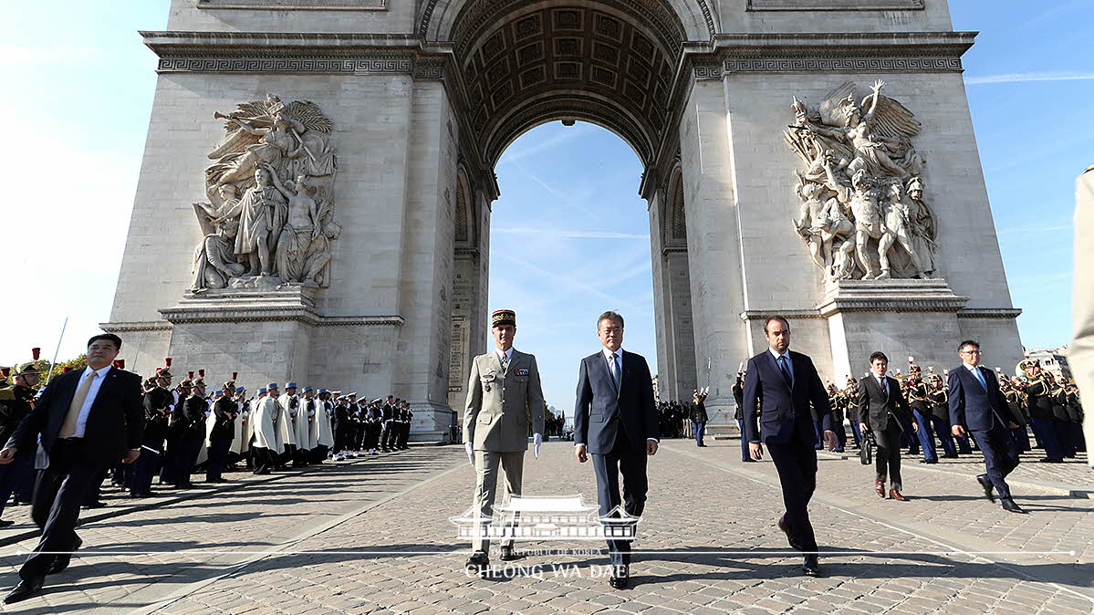 Attending the official welcoming ceremony at the Arc de Triomphe and laying a wreath at the Tomb of the Unknown Soldier