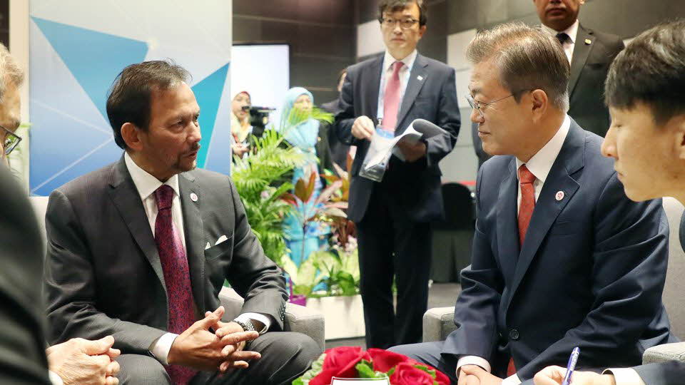 Korea-Brunei summit on the sidelines of ASEAN-related summits