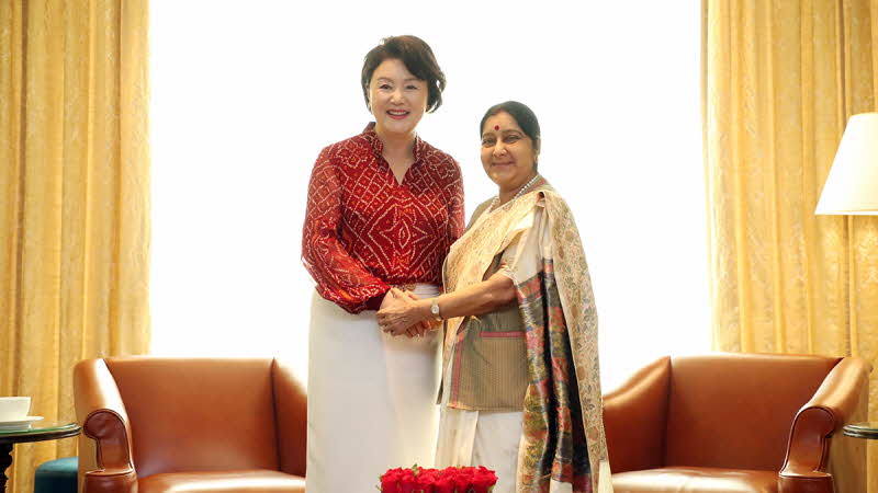 First Lady Kim Jung-sook meeting with Minister of External Affairs of India Sushma Swaraj