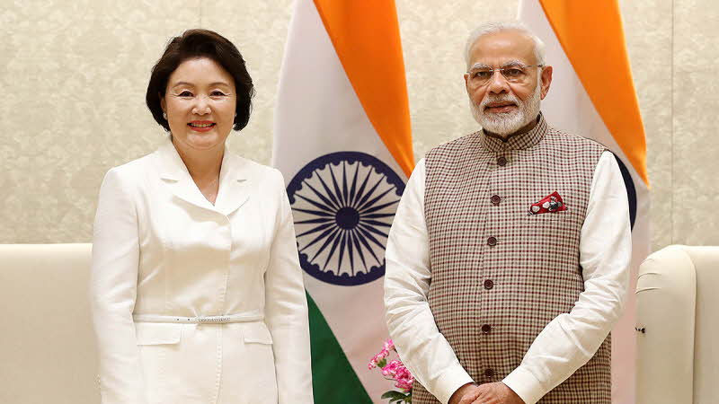 First Lady Kim Jung-sook meeting with Prime Minister Narendra Modi of India