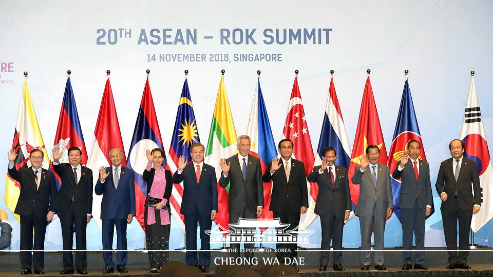 Attending the 20th ASEAN-Republic of Korea Summit