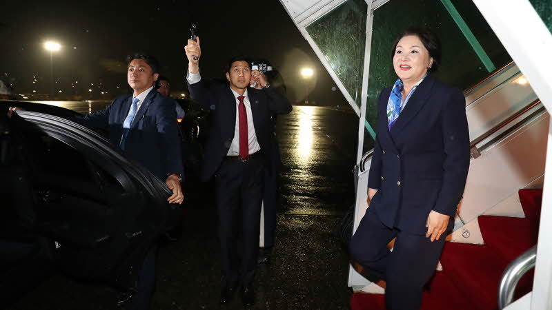 First Lady Kim Jung-sook arriving at Seoul Air Base