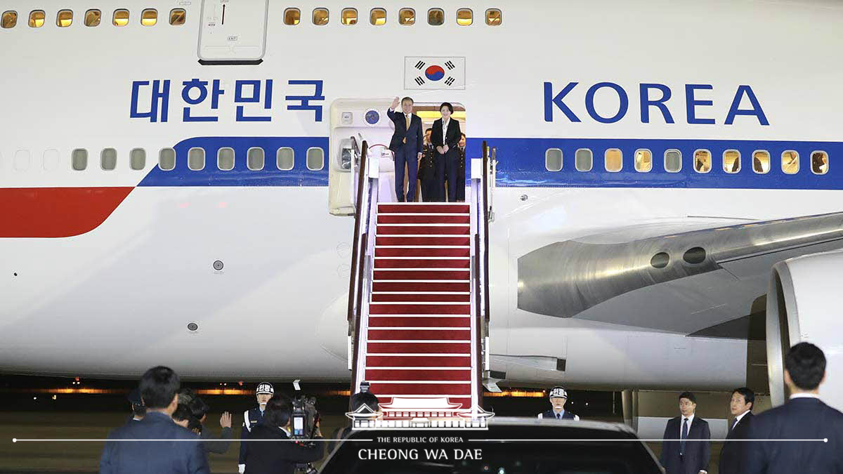 Arrival at Seoul Air Base