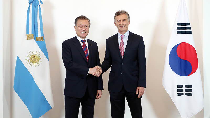 Holding a summit with President Mauricio Macri of Argentina on the sidelines of the G20 Summit in Argentina