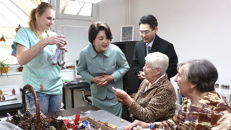 First Lady Kim Jung-sook visiting a nursing home in Prague, the Czech Republic