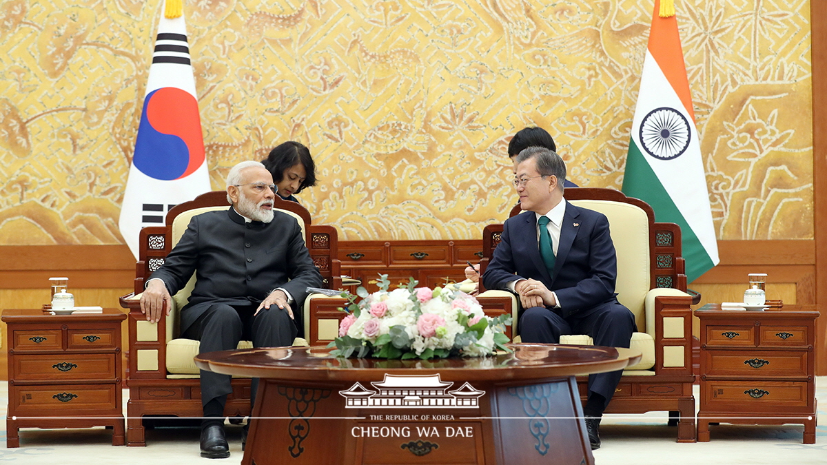 Korea-India one-on-one summit at Cheong Wa Dae