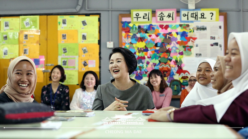 First Lady Kim Jung-sook visiting Seri Puteri Science Secondary School in Kuala Lumpur, Malaysia