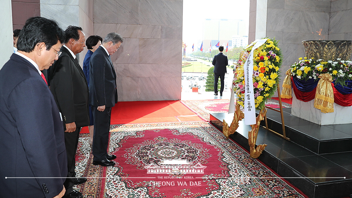 Laying wreaths at the Independence Monument and the memorial statue of King Norodom Sihanouk, the founding father of Cambodia