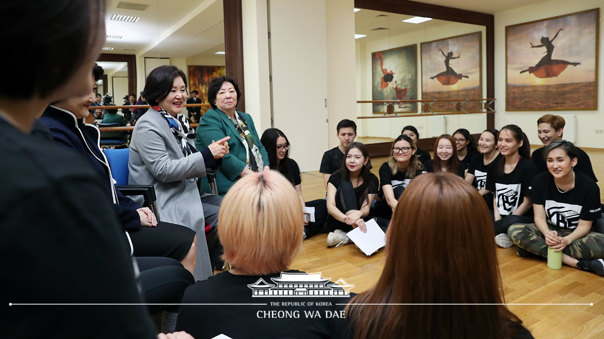 First Lady Kim Jung-sook visiting Nazarbayev University in Nur-Sultan