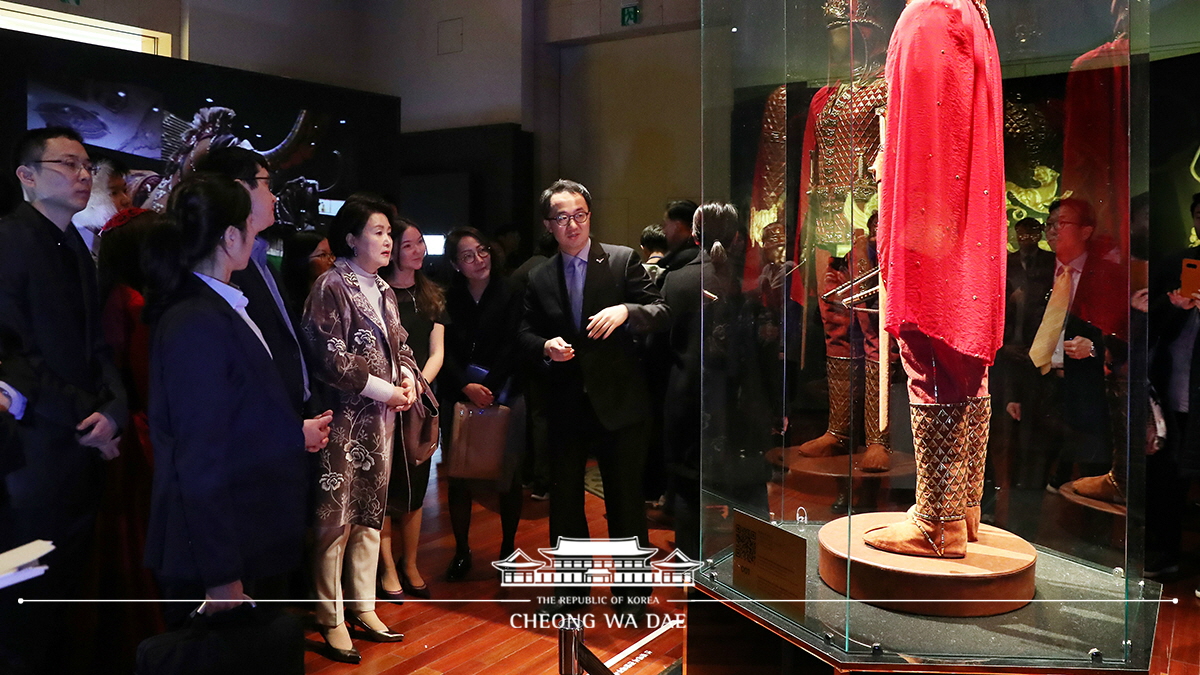 First Lady Kim Jung-sook viewing “Kazakhstan-The Cradleland of the ‘Golden Man,’” an exhibit at Seoul’s National Museum of Korea on February 22, 2019