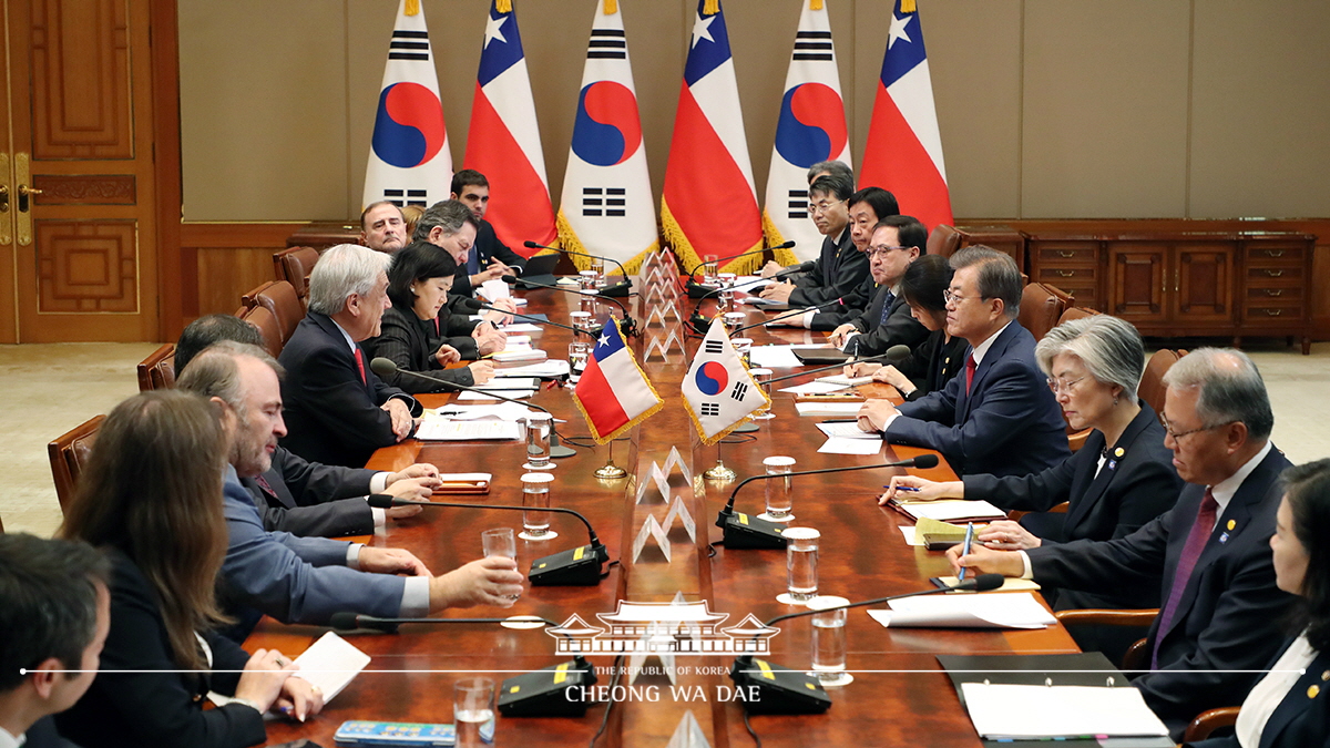 Korea-Chile summit at Cheong Wa Dae