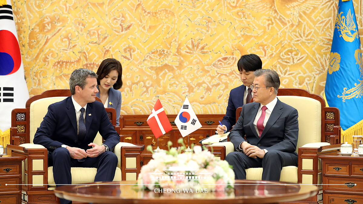 Meeting with HRH Crown Prince Frederik and HRH Crown Princess Mary of Denmark at Cheong Wa Dae