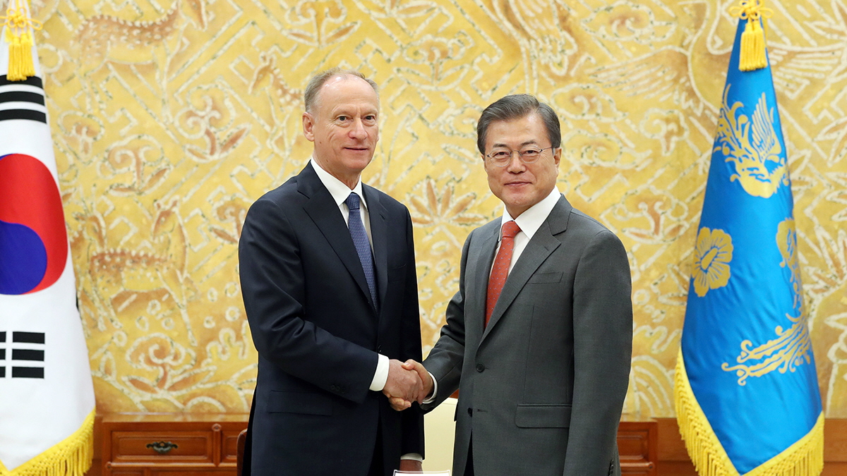 Meeting with Secretary of the Russian Security Council Nikolai Patrushev at Cheong Wa Dae