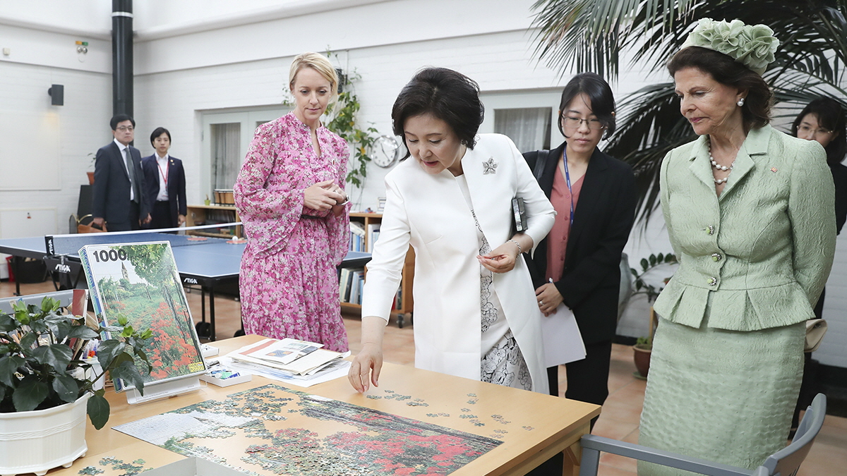 First Lady Kim Jung-sook visiting Silvia Home, a dementia center founded by Her Majesty Queen Silvia of Sweden