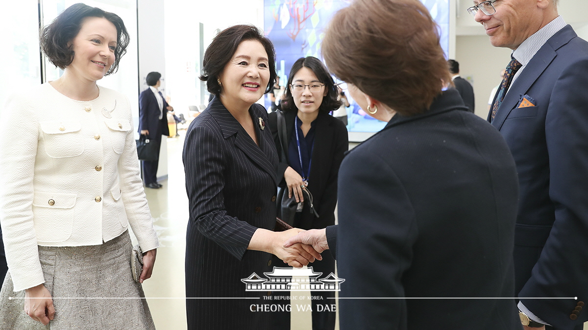 First Lady Kim Jung-sook visiting New Children's Hospital in Helsinki, Finland