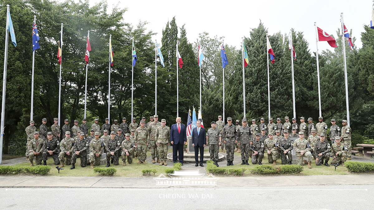 Visiting Camp Bonifas in Paju, Gyeonggi-do, together with U.S. President Donald Trump