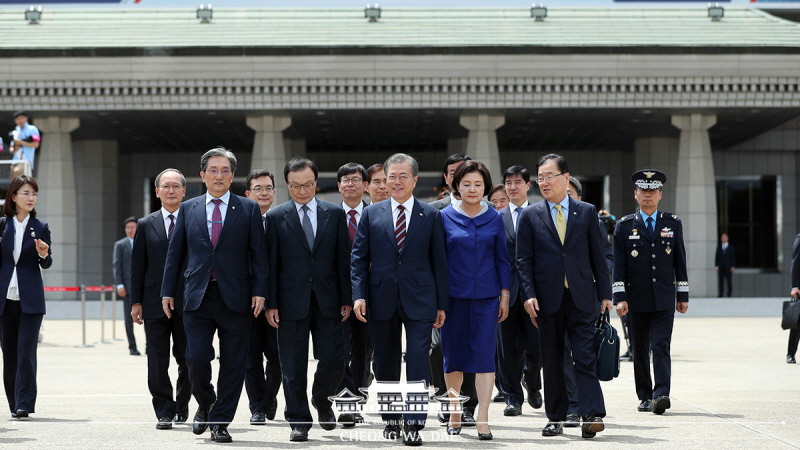 Departing from Seoul Air Base for Japan to attend the G20 Osaka Summit