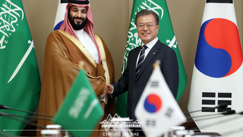 Holding talks with Saudi Arabia’s Crown Prince Mohammed bin Salman bin Abdulaziz Al Saud at Cheong Wa Dae