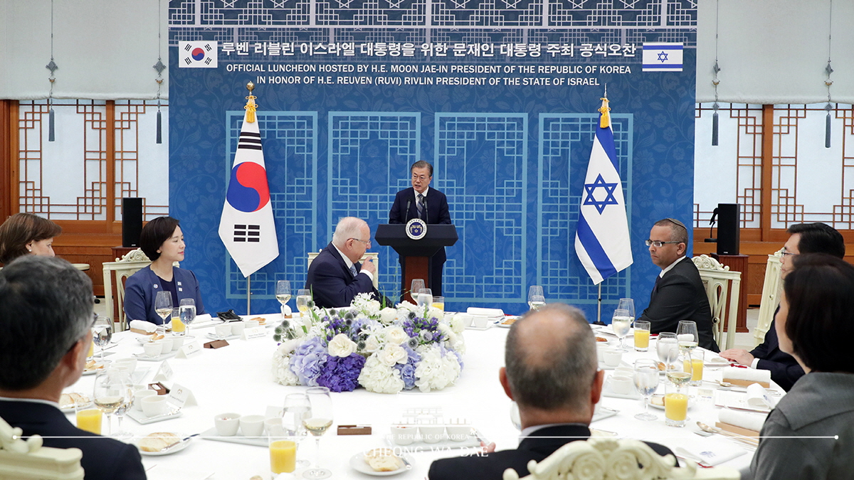 Official luncheon hosted by President Moon Jae-in for Israeli President Reuven Rivlin at Cheong Wa Dae