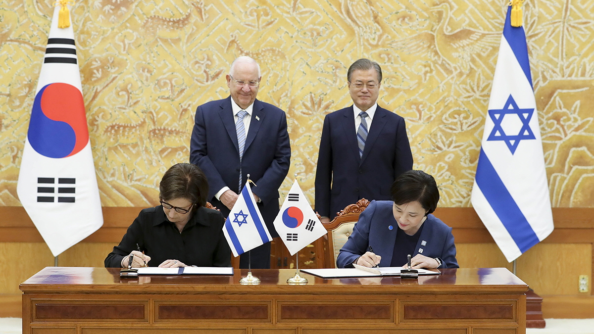 Korea-Israel MOU signing ceremony at Cheong Wa Dae