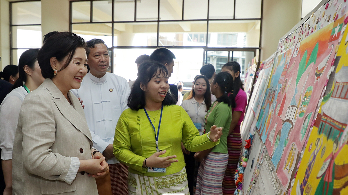 First Lady Kim Jung-sook visiting Yangon University of Foreign Languages in Myanmar