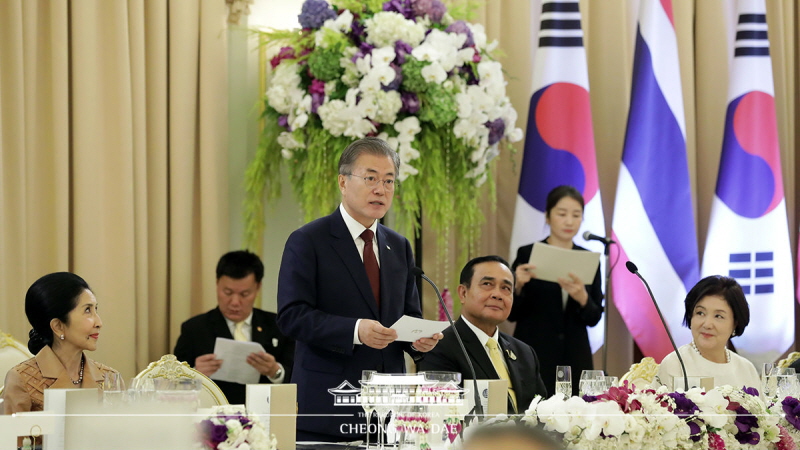 Attending an official luncheon hosted by Prime Minister Prayut Chan-o-cha at the Office of the Prime Minister in Bangkok