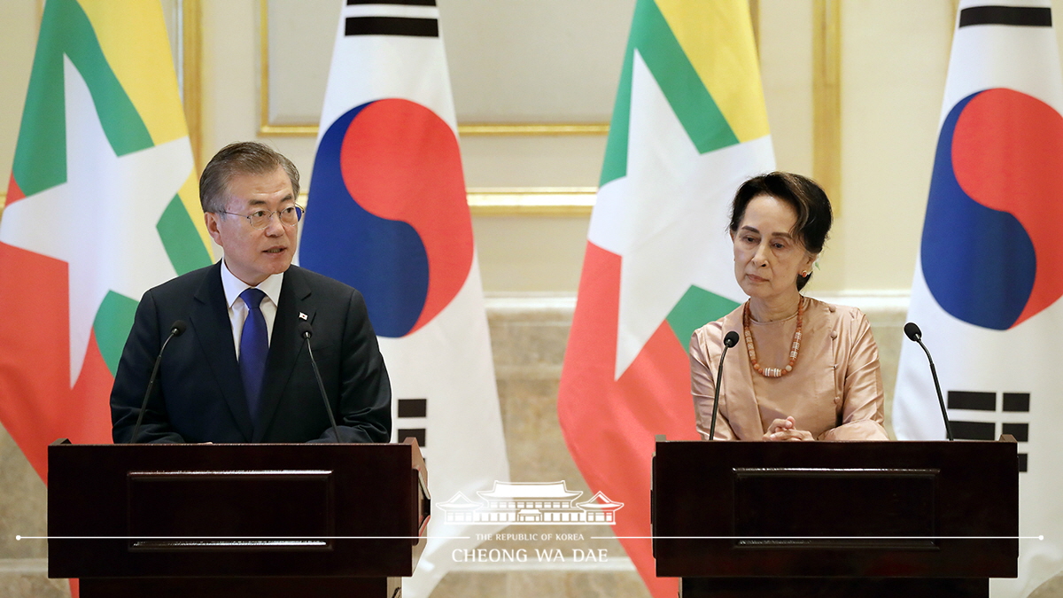 Attending a joint press conference following the Korea-Myanmar summit