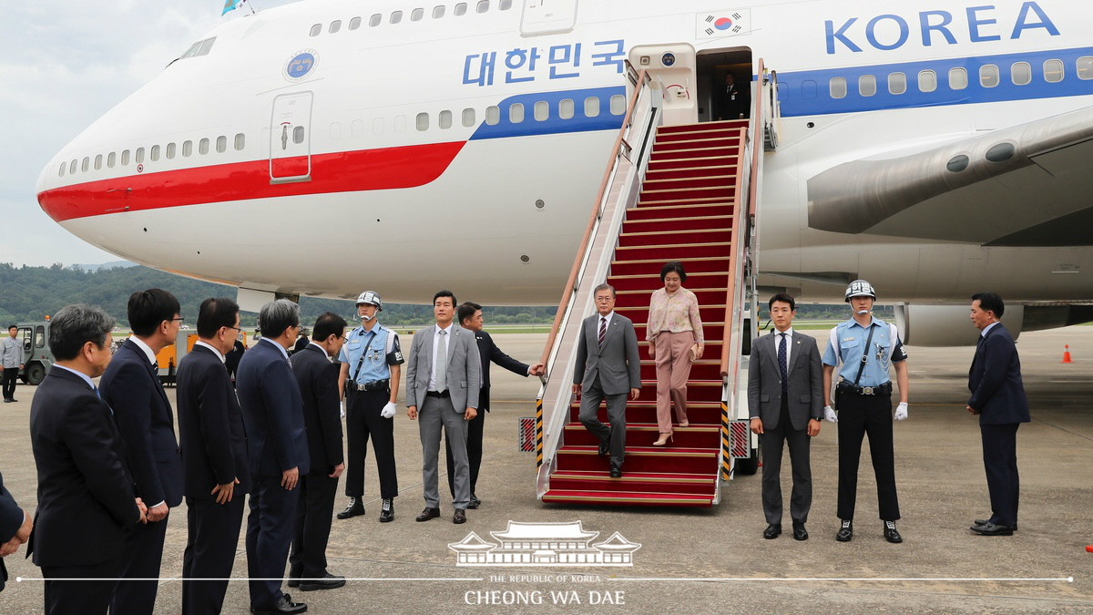 Arriving at Seoul Air Base from visits to three ASEAN member states