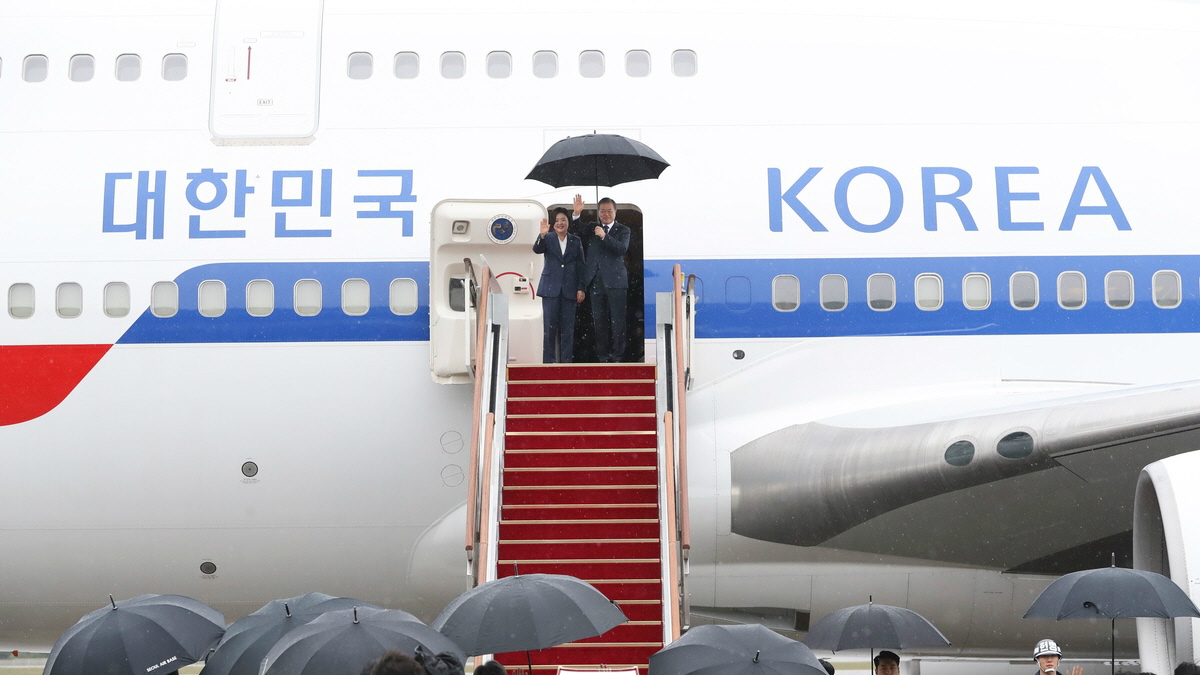 Departing from Seoul Air Base to attend the 74th United Nations General Assembly in New York