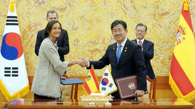 Attending a Korea-Spain MOU signing ceremony at Cheong Wa Dae