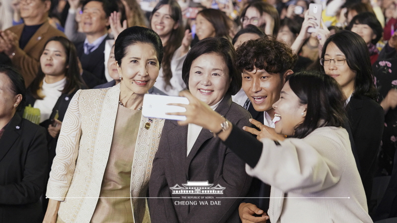 First Lady Kim Jung-sook attending the music festival ASEAN Fantasia in Changwon, Geyongsangnam-do Province