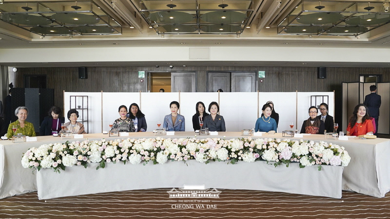 First Lady Kim Jung-sook attending the luncheon for the spouses of ASEAN leaders participating in the ASEAN-ROK Commemorative Summit in Busan