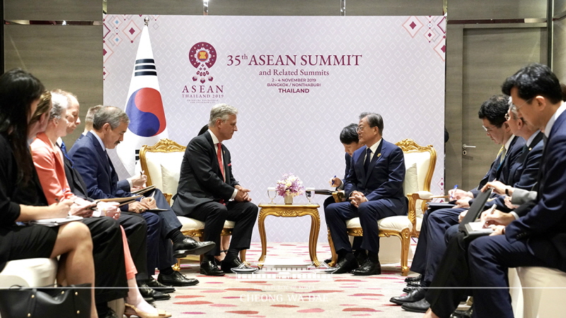 Meeting with U.S. National Security Advisor Robert O'Brien on the sidelines of the East Asia Summit in Bangkok, Thailand