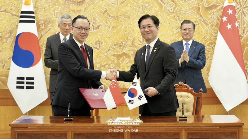 Attending a Korea-Singapore MOU signing ceremony at Cheong Wa Dae