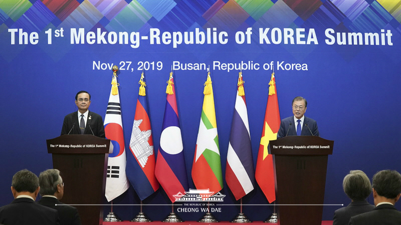 Attending the joint press conference following the 1st Mekong-ROK Summit in Busan