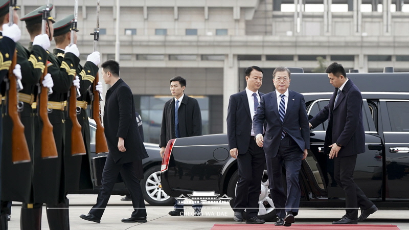 Departing from Beijing Capital International Airport for Chengdu to attend the 8th Korea-Japan-China summit