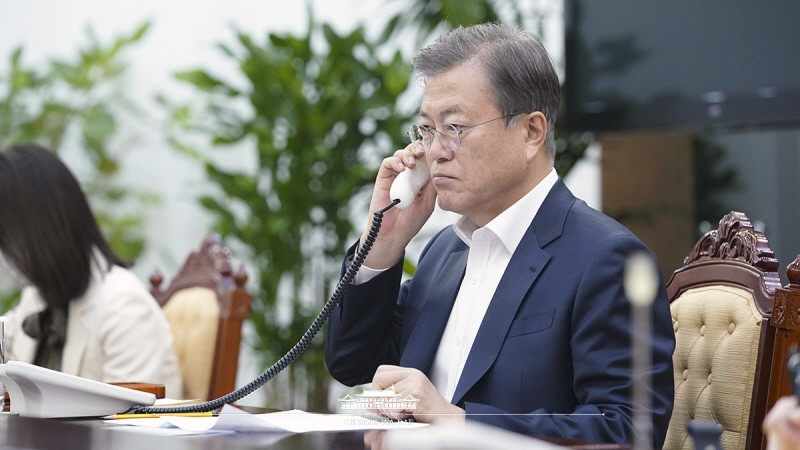 Speaking by phone to President of Georgia Salome Zourabichvili from Cheong Wa Dae