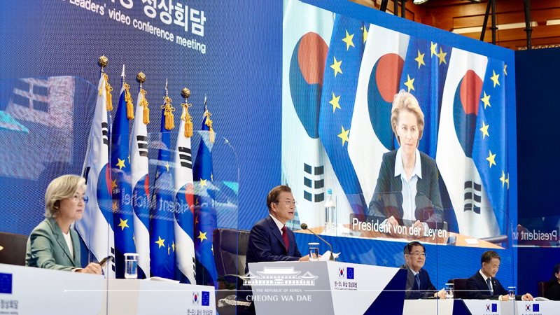 Attending the ROK-EU Leaders’ video conference meeting from Cheong Wa Dae