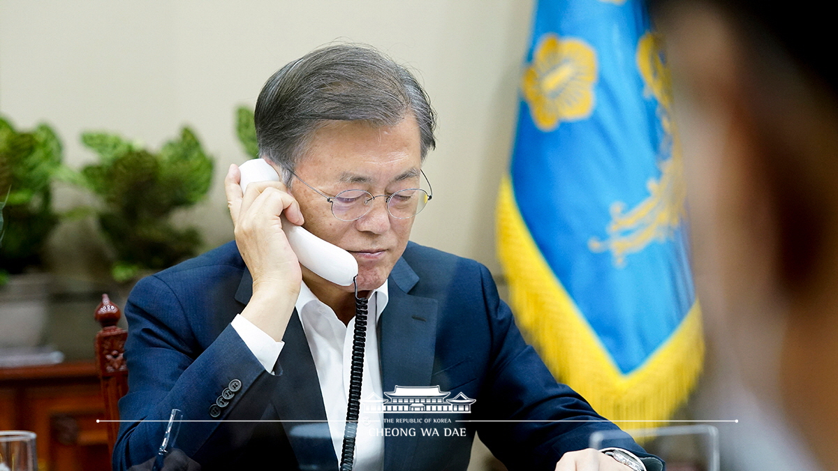 Speaking by phone to Prime Minister Tan Sri Muhyiddin Yassin of Malaysia from Cheong Wa Dae