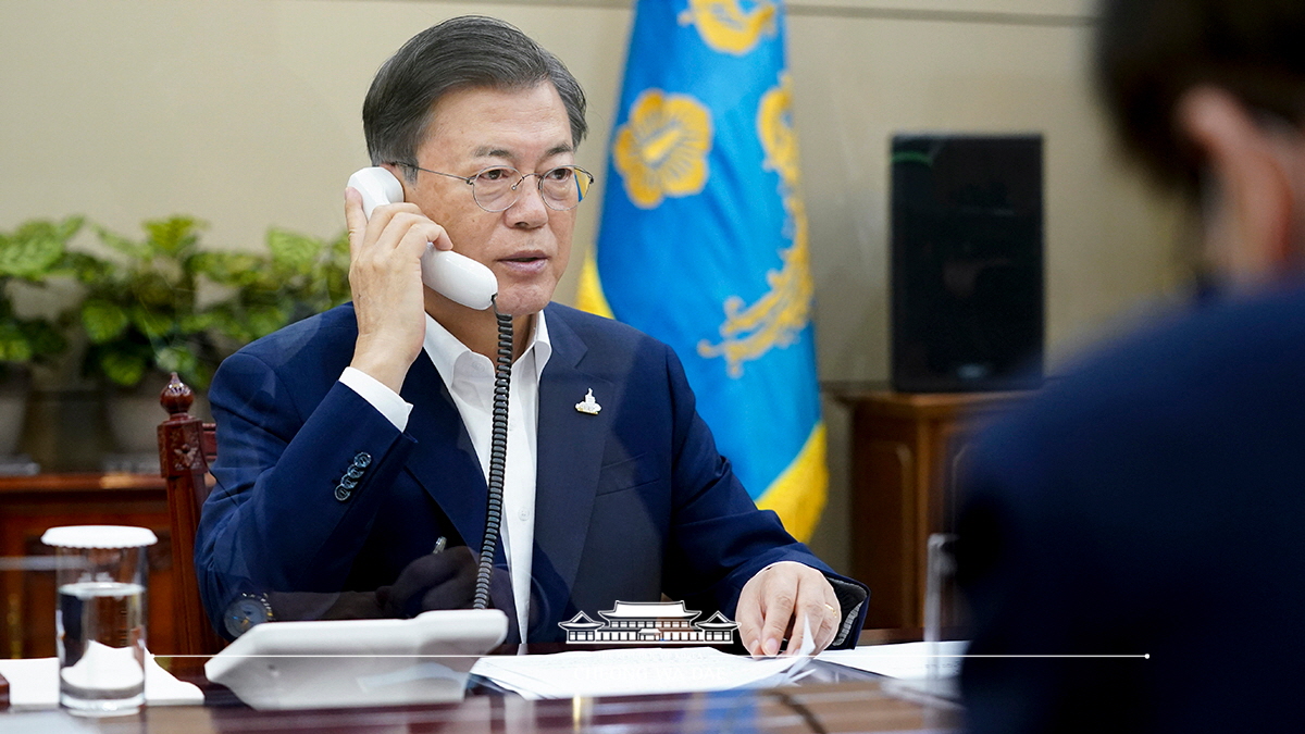 Speaking by phone to Prime Minister of Japan Yoshihide Suga from Cheong Wa Dae