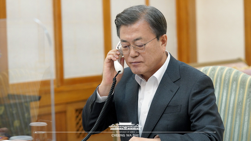 Speaking by phone to President Emmanuel Macron of the French Republic from Cheong Wa Dae