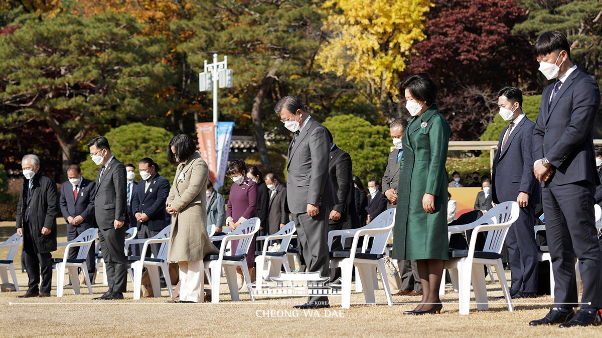 Attending the “Turn Toward Busan” international memorial ceremony held at the United Nations Memorial Cemetery in Busan, Korea