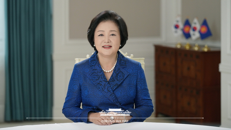 First Lady Kim Jung-sook delivering congratulatory remarks for the 2020 ASEAN-Korea Youth Summit from Cheong Wa Dae