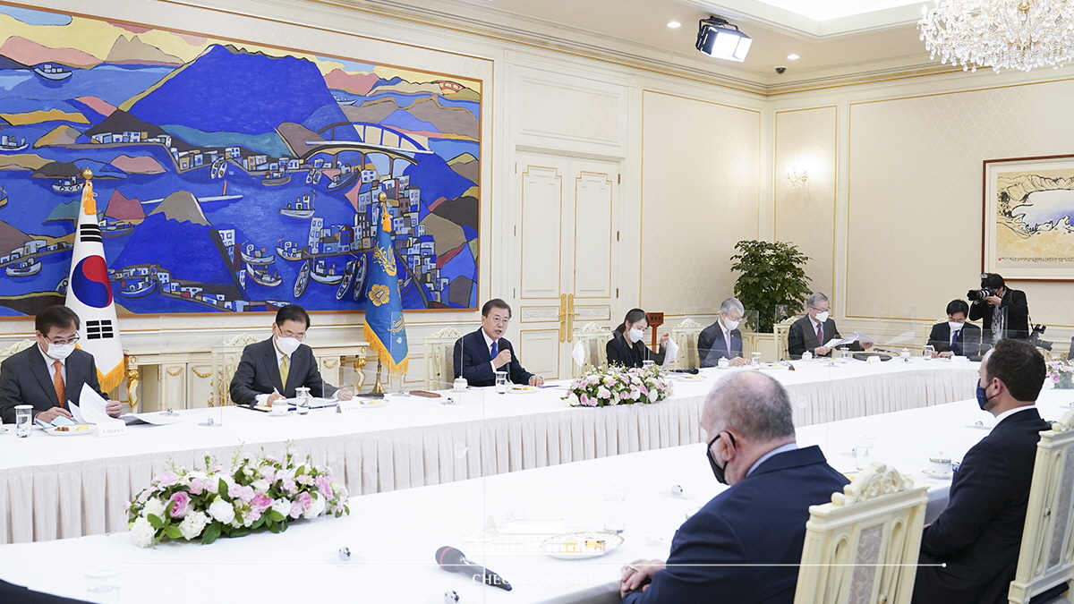 Meeting at Cheong Wa Dae with ministers from four Latin American countries in Seoul to attend the Korea-LAC (Latin America and the Caribbean) Digital Cooperation Forum