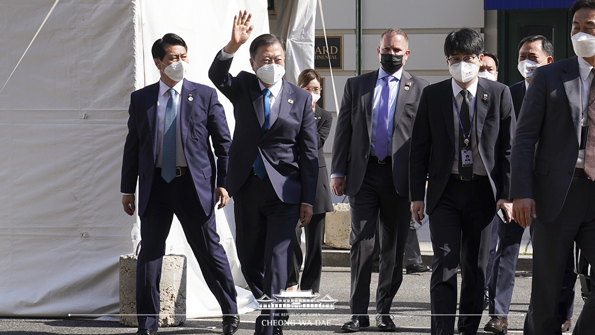 Waving to members of the local Korean community welcoming the President to Washington, D.C.